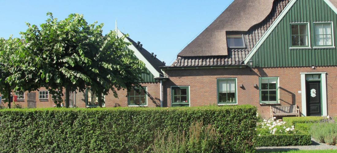 Vooraanzicht van boerderij De nieuwe proef - cohousing community in Wogmeer